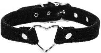 Funk Plus black velvet heart buckling choker